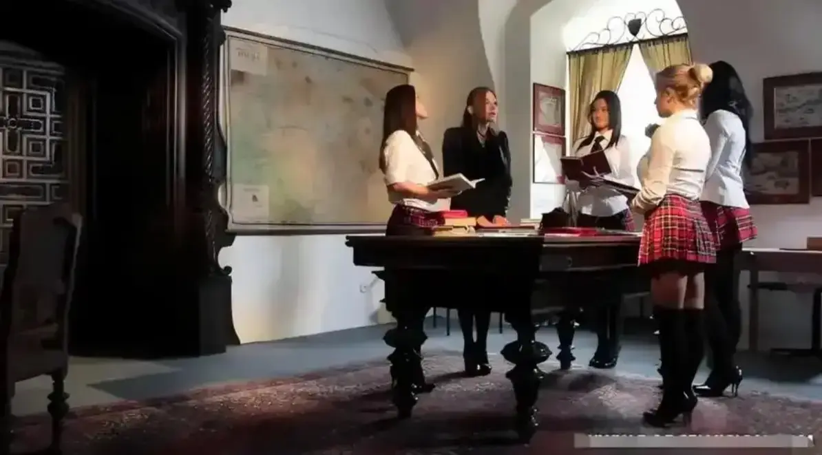 俄罗斯美女学院,在线播放,埃米尔·托里耶夫,仪容仪表学费相关资源图片